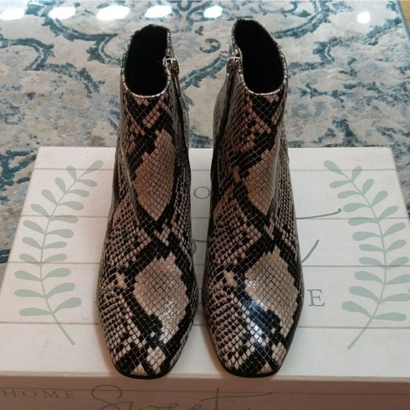 Marc Fisher snakeskin ankle booties 6.5 - Picture 9 of 9